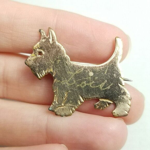Vintage Lois Terrier Dog Brooch, Gold Tone C Clasp Etched Engraved Lapel Pin - Picture 6 of 6